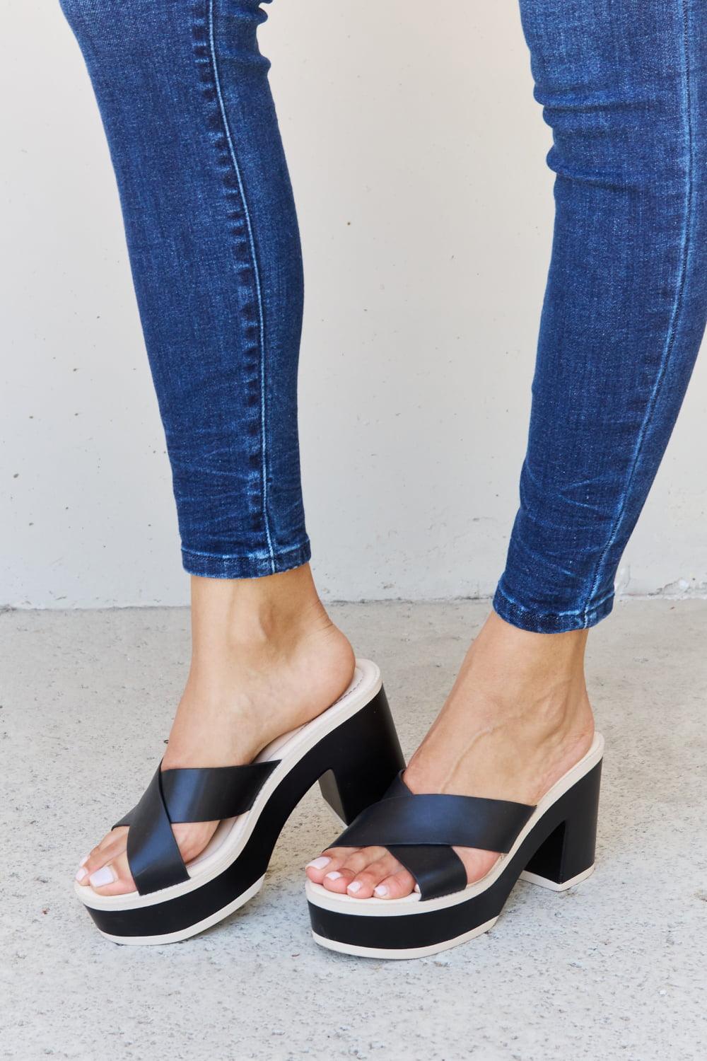 Weeboo Cherish The Moments Contrast Platform Sandals in Black - CADEAUME